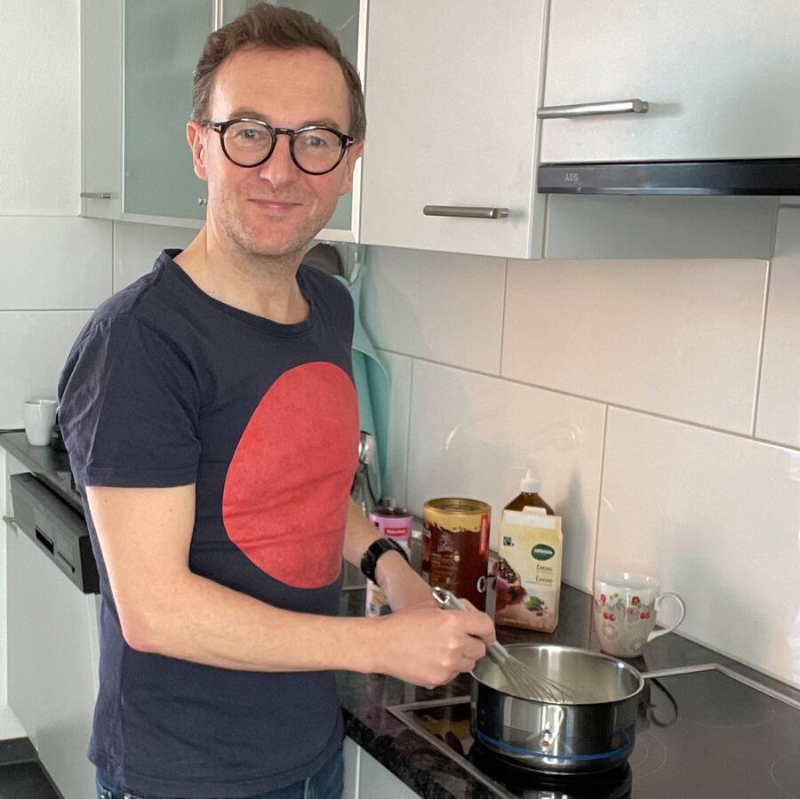 Harry Büsser kocht Pudding