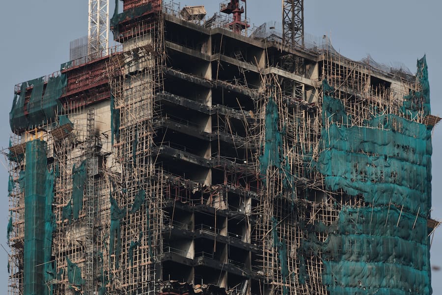 Schäden im oberen Bereich der 42-stöckigen Baustelle des Kimpton Hotels in Hongkong.