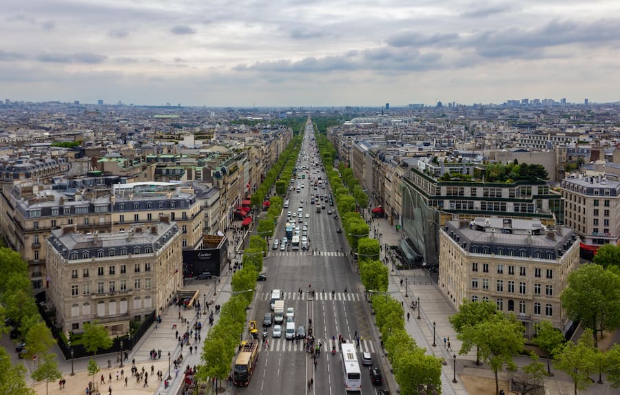 Luftaufnahme: Blick über die Champs Élysées