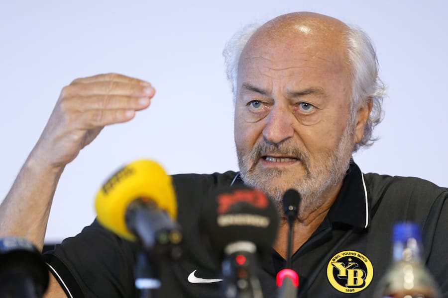 Andy Rihs, Investor der Sport und Event Holding AG, spricht waehrend einer Medienkonferenz von BSC Young Boys am Montag, 19. September 2016, in Bern. (KEYSTONE/Peter Klaunzer)