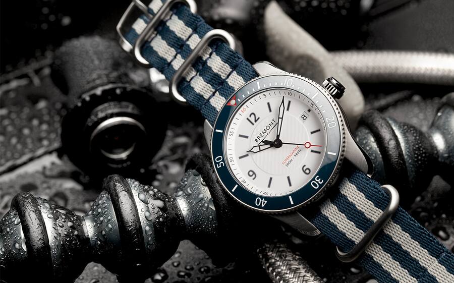 Die Bremont-Serie S300 ist eine 40-mm-Taucheruhr mit einer Wasserdichtigkeit von 300 m. Sie ist ein kompakter Chronometer, der auch den widrigsten Bedingungen auf der Erde standhält.