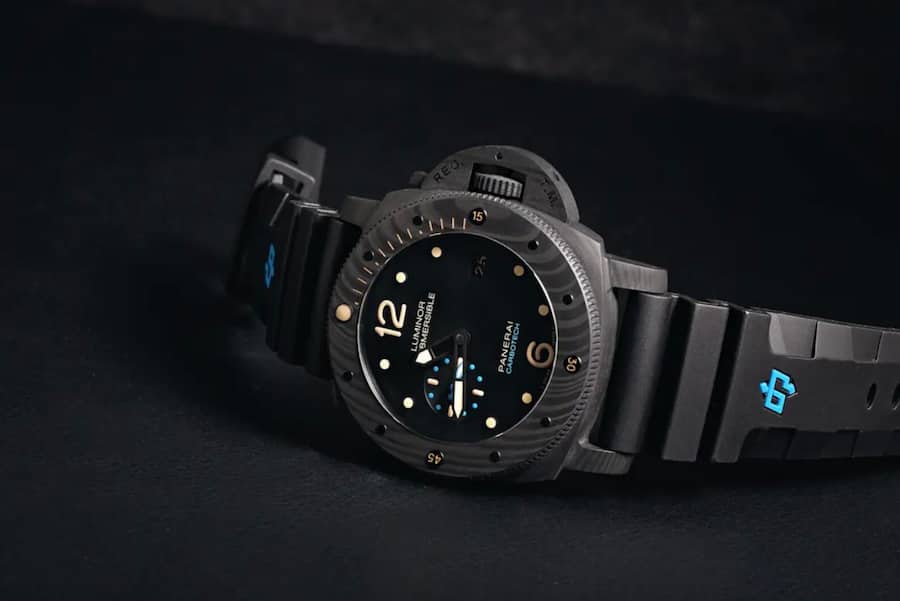 Die Panerai Submersible-Kollektion umfasst mehrere verschiedene Modelle, die laut der Website der Marke zwischen weniger als 10.000 Dollar (etwa 9.065 Euro)und mehr als 85.000 Dollar (rund 77.053 Euro) kosten.