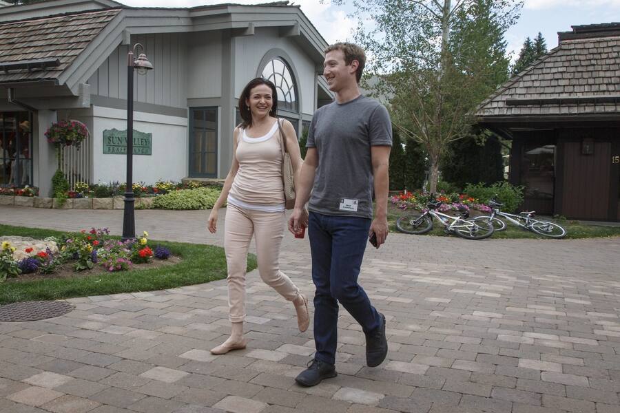 Meta-CEO Mark Zuckerberg mit Ex-Co-Geschäftsführerin von Meta, Sheryl Sandberg.