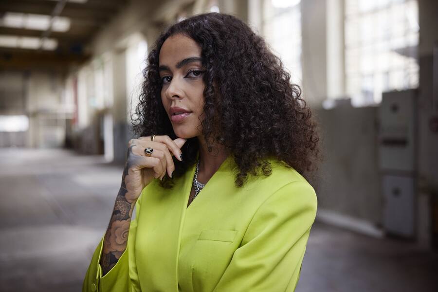 Naomi Lareine möchte ihre Musik zu den Menschen auf der ganzen Welt bringen.