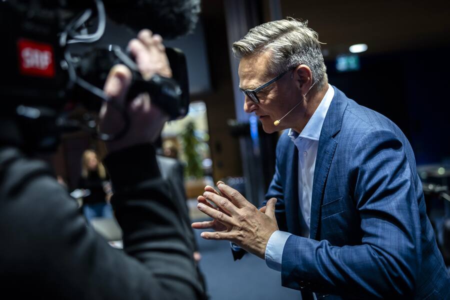 Mario Irminger, Praesident der Generaldirektion des Migros-Genossenschafts-Bundes spricht mit Medien an der Bilanzmedienkonferenz der Migros am Dienstag, 26. Maerz 2024 in Zuerich. . (KEYSTONE/Michael Buholzer)