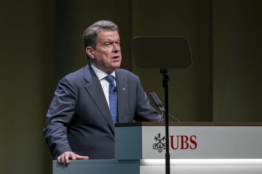 Colm Kelleher, Praesident des Verwaltungsrates der Schweizer Bank UBS, waehrend der Generalversammlung der UBS Group AG in Basel, am Mittwoch, 24. April 2024. (KEYSTONE/Georgios Kefalas) .