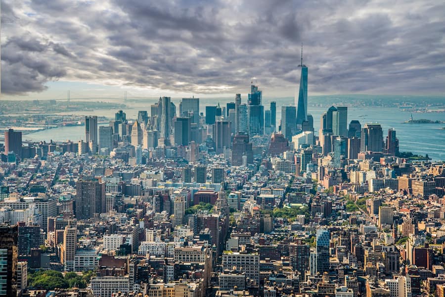 Die Welthauptstadt der Reichen ist New York mit 350'000 Personen mit einem Vermögen von über 1 Million Dollar.