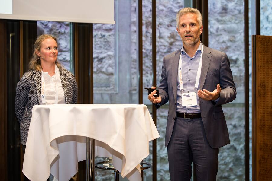 Jessica Thürmer, Market Access Partner bei Roche Pharma und Rodolphe Eurin, CEO Hôpital de La Tour.
