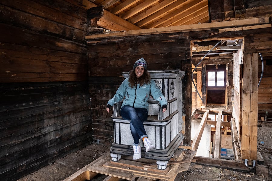21.12.2022; Bellwald (VS): BKW Patrizia Kummer; Patrizia Kummer in ihrem Chalet das zurzeit umgebaut wird. © Valeriano Di Domenico