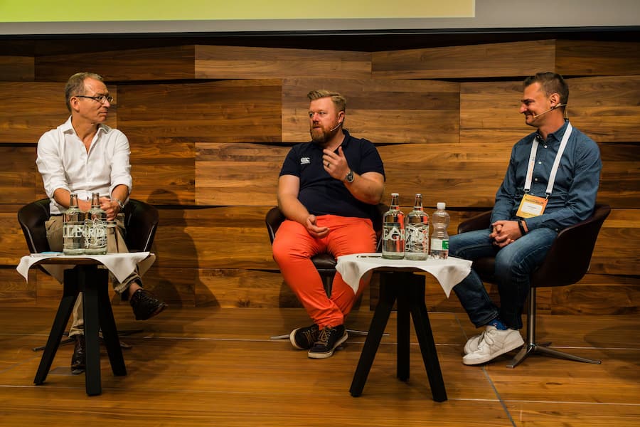 Moderator Matthias Niklowitz im Gespräch mit Oliver Oliver Werneyer und Patrick Eugster (v.l.n.r.).