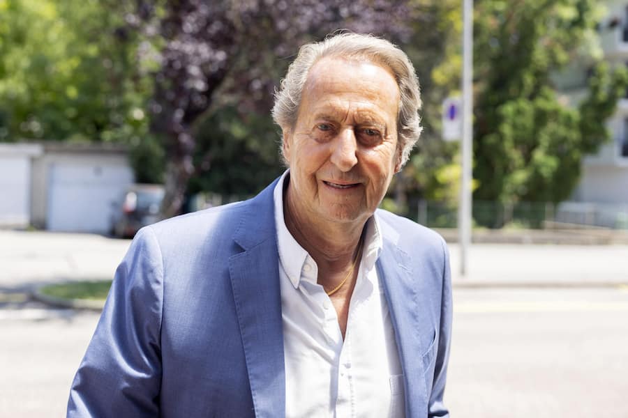 Daniel Borel, cofondateur de la societe Logitech, arrive pour une audience au Tribunal d'arrondissement de la Cote afin de demander a la chambre civile de contraindre l'entreprise Logitech a modifier l'ordre du jour de sa prochaine assemblee generale, ce jeudi 18 juillet 2024 a Nyon. Daniel Borel entend presenter un candidat alternatif a la presidence du conseil d'administration de Logitech. (KEYSTONE/Salvatore Di Nolfi)