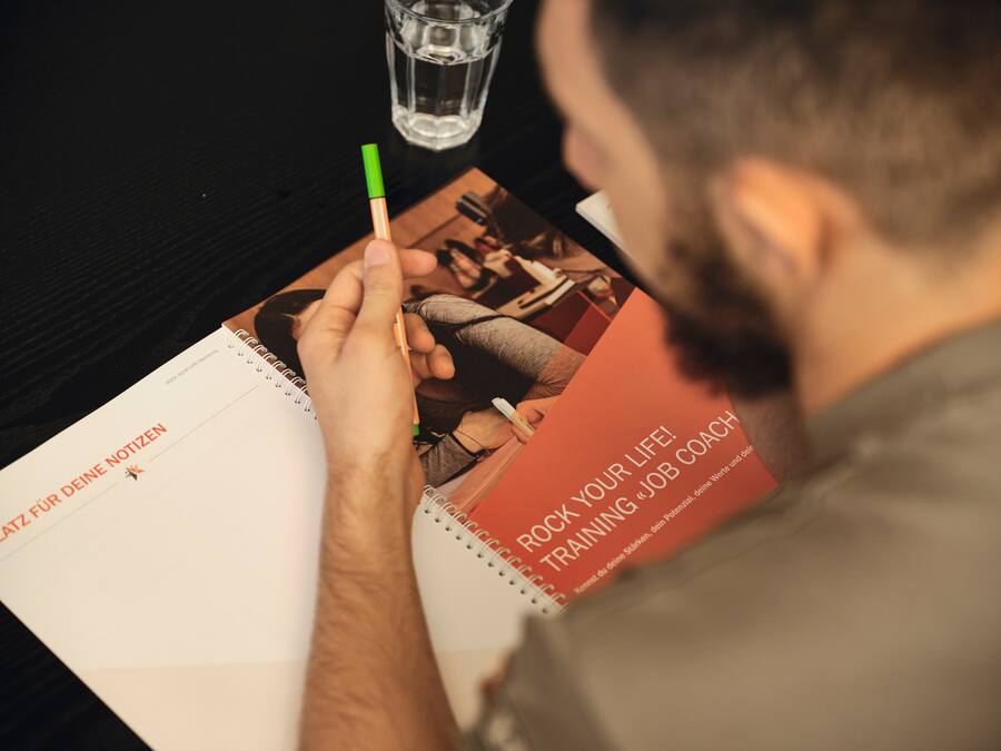 Der 18-jährige Emirhan Türkoglu profitiert vom Freiwillgen-Programm «Rock Your Life!».