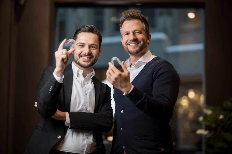 Ertan Wittwer, links, und Marcel Kubli, rechts, die Gruender von Bestsmile, aufgenommen am Dienstag, 5. Februar 2019 in Sankt Gallen.