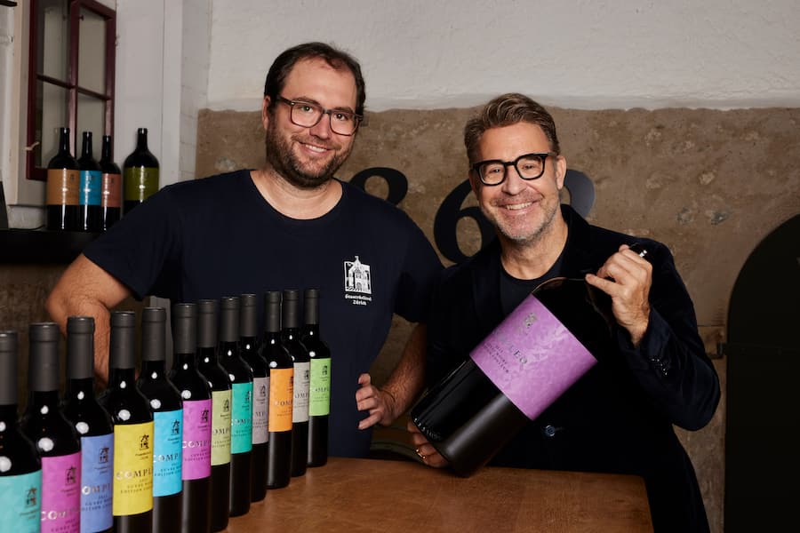 Jan Amann und Christoph Schwegler mit einem Designprojekt, das in der Schweizer Weinwelt einzigartig ist.