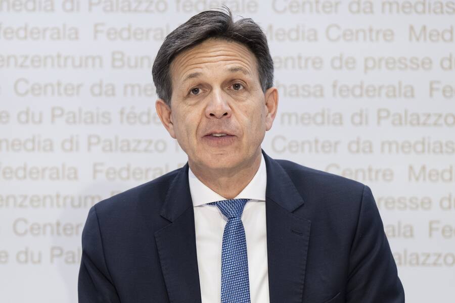 Christian Dussey, Direktor des Nachrichtendienstes des Bundes NDB, stellt den Jahresbericht vor, am Dienstag, 22. Oktober 2024, in Bern. (KEYSTONE/Peter Schneider)