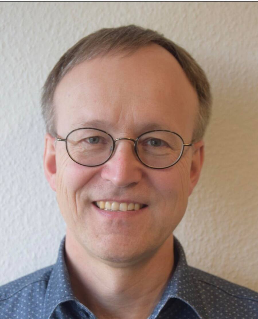 Alex Bosshart ist Leiter Finanz/Personal/IT sowie VR-Präsident bei der AG für Fruchthandel. Er hat an der UZH Wirtschaftsinformatik studiert.