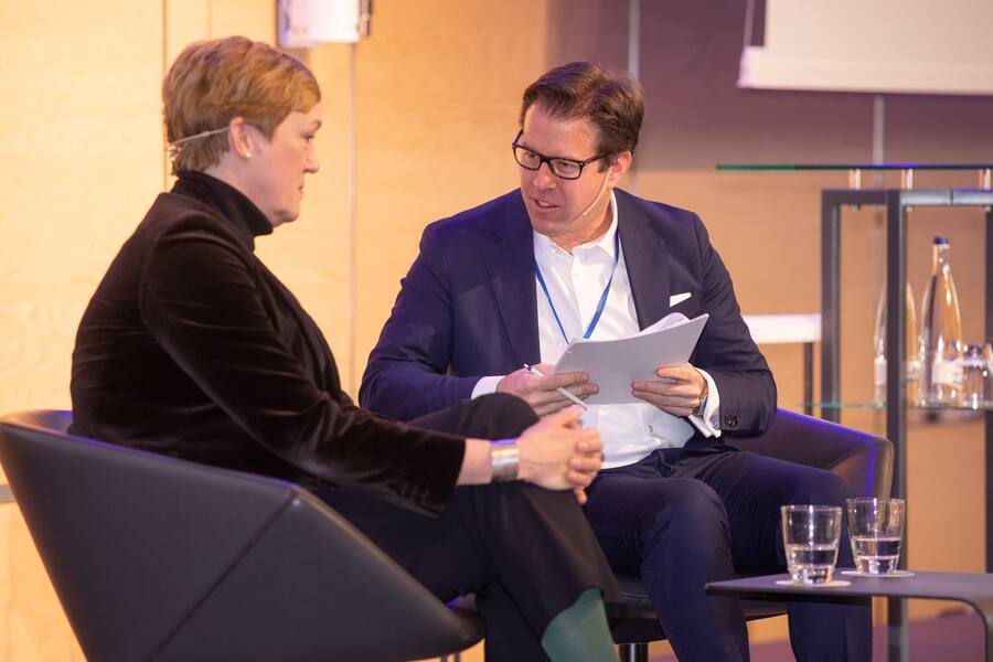 Constanze Stelzenmüller und Markus Haefeli im Gespräch.