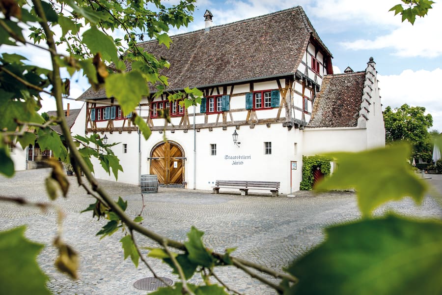 Klosterplatz und Gebäude Staatskellerei Zürich