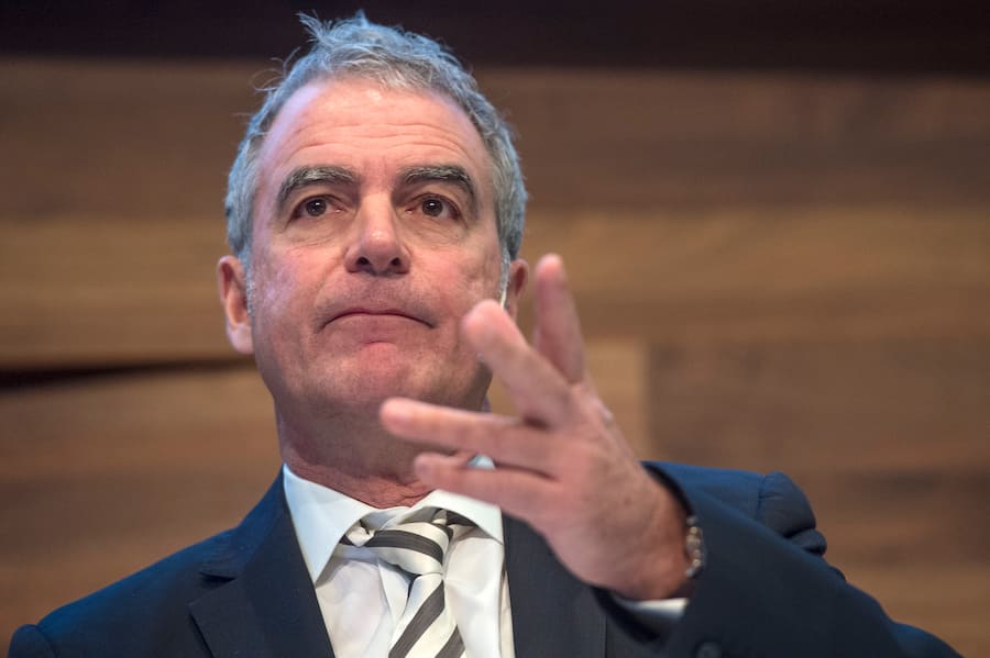 Hans Braendle, CEO Meyer Burger, orientiert an einer Medienkonferenz ueber das Geschaeftsjahr 2017, am Donnerstag, 22. Maerz 2018, in Zuerich. (KEYSTONE/Melanie Duchene)