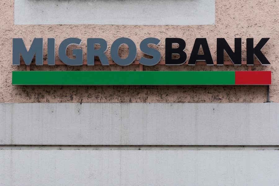 ARCHIVBILD ZUM QUARTALSERGEBNIS DER MIGROS-BANK, AM DIENSTAG, 22. JANUAR 2019 ---- Blick auf das Logo der Migrosbank, aufgenommen am Dienstag, 16. Januar 2018 in Zuerich. (KEYSTONE/Ennio Leanza)