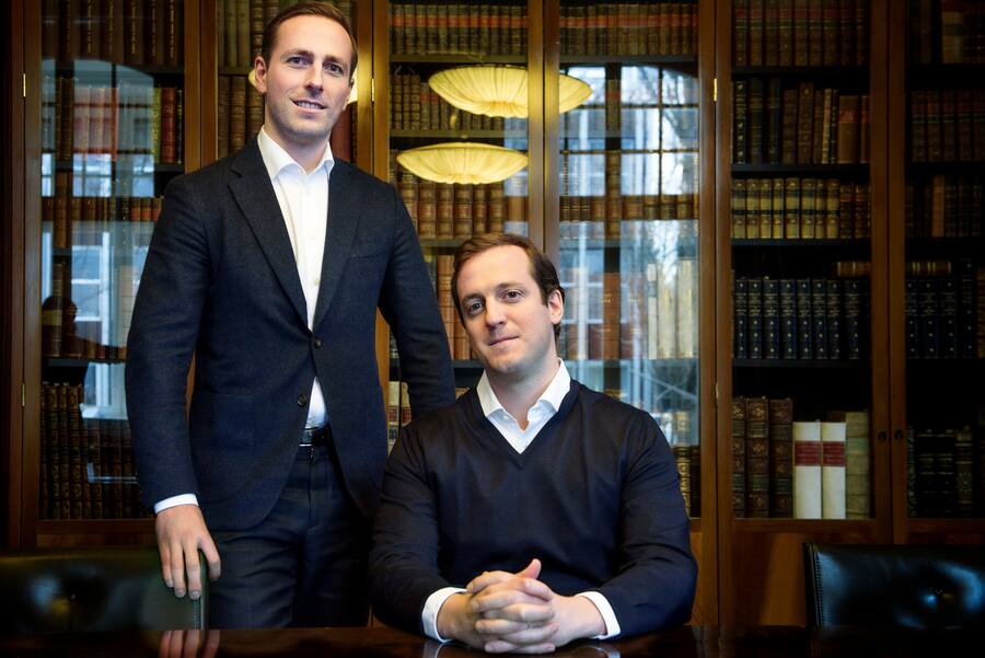 Philippe Jacobs (l.) und Nicolas Jacobs (r.), Co-Präsidenten der Jacobs Holding fotografiert in den Räumen der Jacobs Holding AG in Zürich.