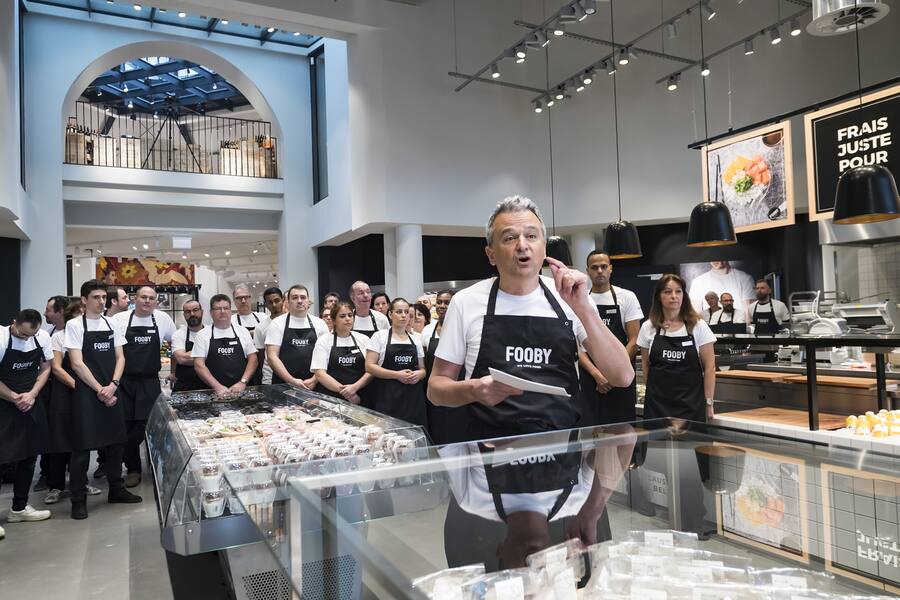 Joos Sutter, president de la direction generale de Coop, parle lors d'une conference de presse sur un nouveau format de magasin Coop, Fooby, ce mercredi 6 mars 2019 a Lausanne. (KEYSTONE/Jean-Christophe Bott)
