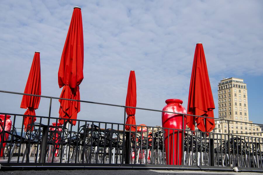 A closed bar terrace is pictured in Lausanne, Switzerland, March, Tuesday 17, 2020.The Swiss authorities proclaimed on 16 March a state of emergency in an effort to halt the spread of the coronavirus and (Covid-19) disease. The state of emergency will last until 19 April. The government declared that all entertainment and leisure businesses will shut down. Grocery stores, and hospitals will remain open and new border controls will be put in place. (KEYSTONE/Jean-Christophe Bott)