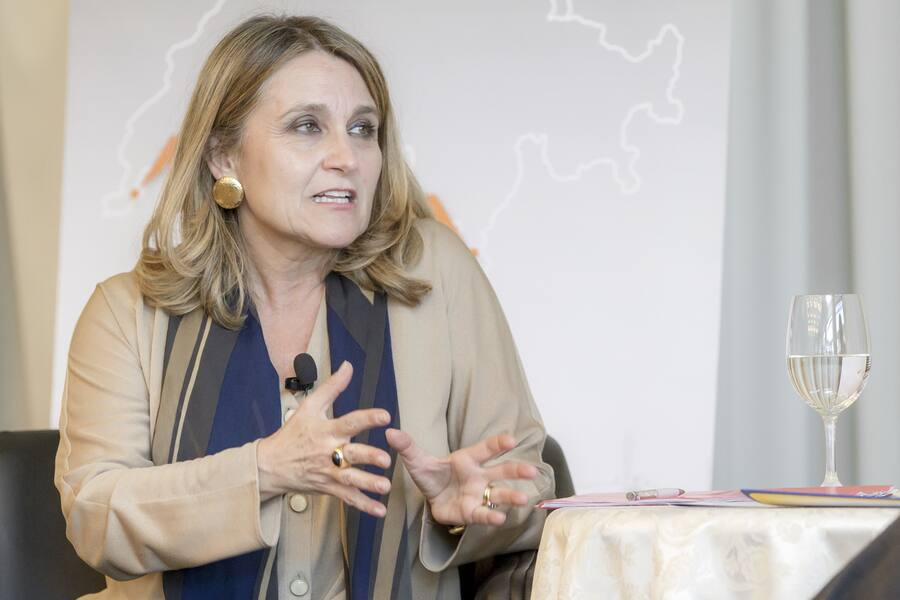 Simona Scarpaleggia, CEO Country Manager IKEA Schweiz, spricht waehrend einer Pressekonferenz zum Thema "Simona Scarpaleggia: die Geheimnisse einer Frau an der Spitze von IKEA", am Dienstag, 26. Mai 2015, in Lugano. (KEYSTONE/Ti-Press/Pablo Gianinazzi)