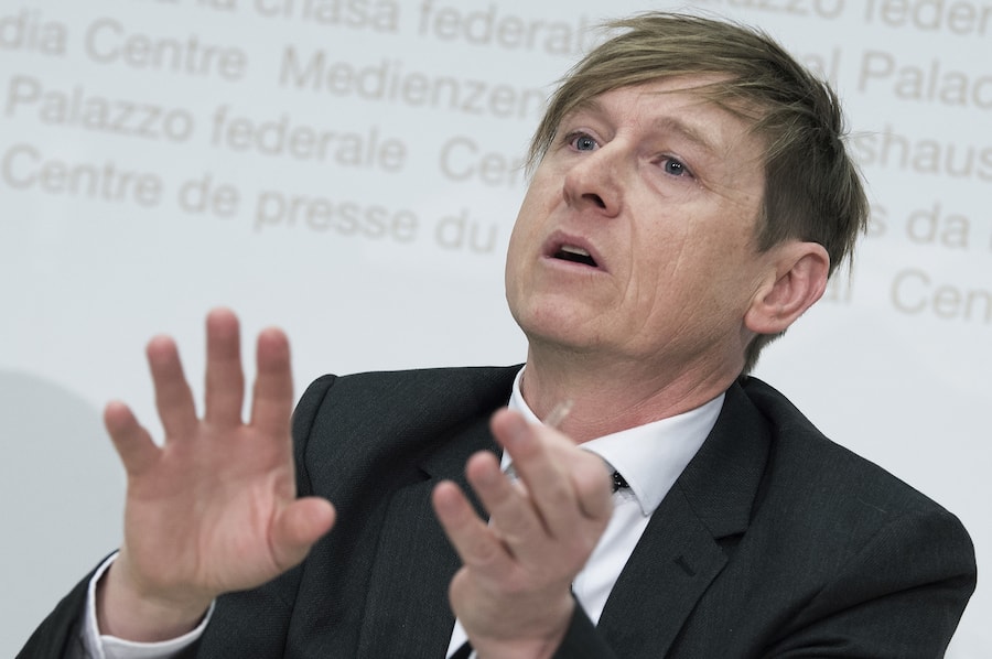 Preisueberwacher Stefan Meierhans, kommuniziert den Jahresbericht am Freitag, 23. Februar 2018, in Bern. (KEYSTONE/Lukas Lehmann)