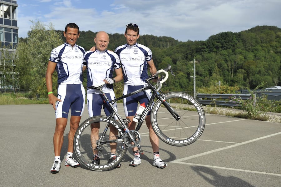 Chris mcCormack, Geoges Kern, Ronny Schildknecht vom Laureus Team waehrend des Prologs der TORTOUR 2011, am Donnerstag, 11. August 2011 in Neuhausen. Die TORTOUR ist das erste mehrtägige Non-Stop-Radrennen der Schweiz. Das Rennen startet in Neuhausen am Rheinfall und führt über rund 1000 km und 13000 Höhenmeter rund um die Schweiz wieder zurück nach Neuhausen. (PHOTOPRESS/Michael Trost)