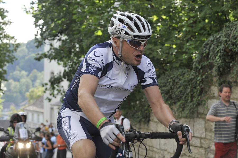 Georges Kern Ceo IWC vom Laureus Team waehrend des Prologs der TORTOUR 2011, am Donnerstag, 11. August 2011 in Neuhausen. Die TORTOUR ist das erste mehrtägige Non-Stop-Radrennen der Schweiz. Das Rennen startet in Neuhausen am Rheinfall und führt über rund 1000 km und 13000 Höhenmeter rund um die Schweiz wieder zurück nach Neuhausen. (PHOTOPRESS/Michael Trost)