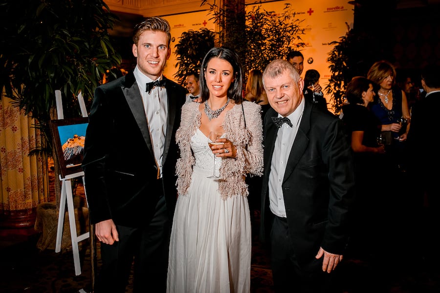 Lorenz Frey und Michèle Hilti mit André Häfliger 15. Benefiz-Gala Schweizerisches Rotes Kreuz SRK 2018