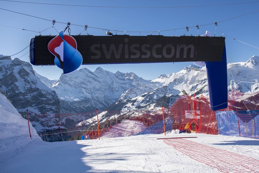 Swisscom-Banner am Lauberhornrennen