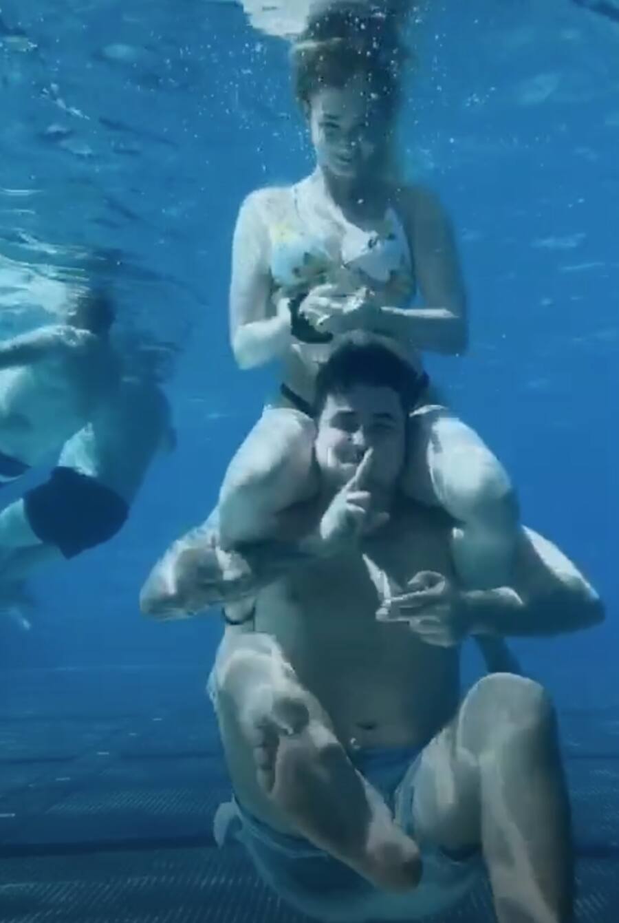 TikTok Screenshot von einem Unterwassertanz