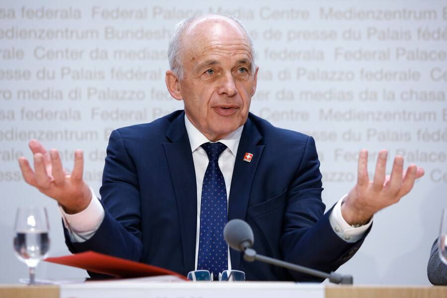 Bundespraesident Ueli Maurer spricht waehrend einer Medienkonferenz zum Bundesgesetz ueber die Steuerreform und die AHV-Finanzierung (STAF), am Montag, 18. Februar 2019 in Bern. (KEYSTONE/Peter Klaunzer)